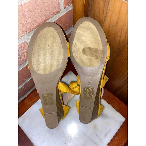 Vintage gold velvet penny wedged 2” heeled sandals Slip on zip up SZ 7.5 - Picture 5 of 7